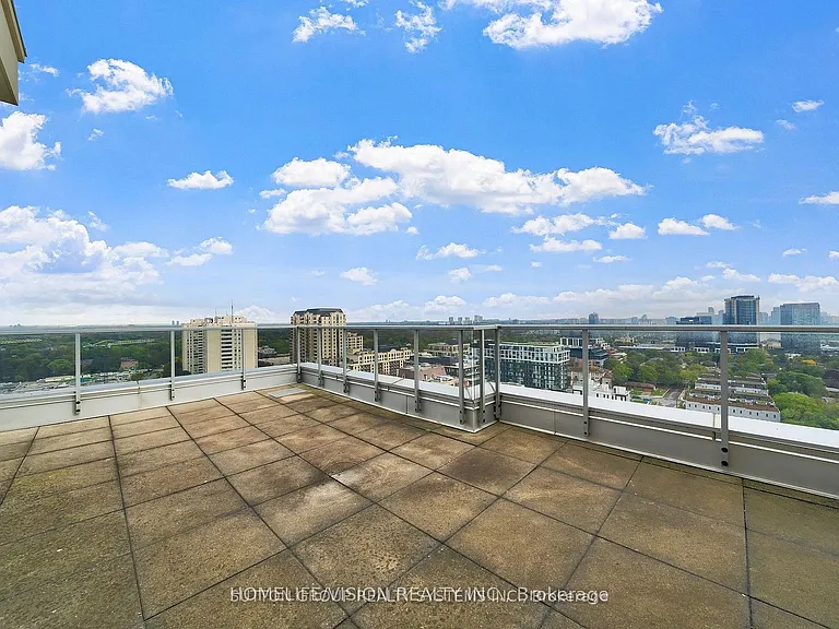 8 Rean Dr #UPH2 — Photo 3
