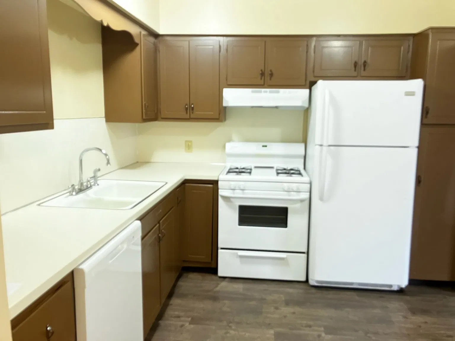 2 bed, 960 sqft, $1,300 — Photo 3