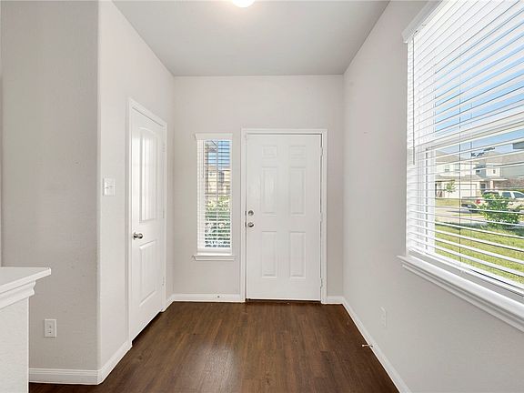 3rd image of 974 Marquis Dr