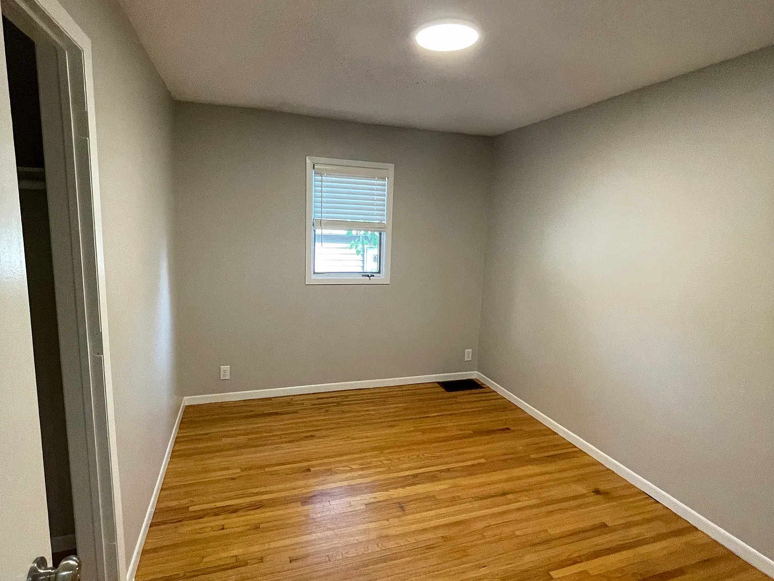 2109 Grand Ave S — Photo 3