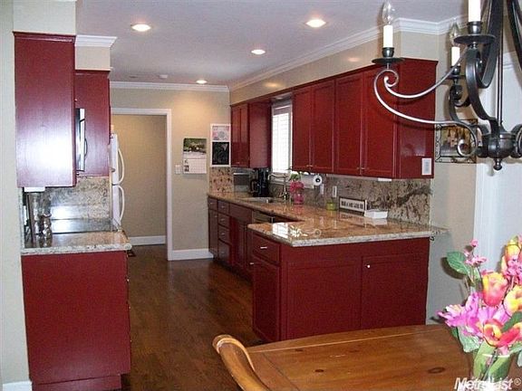 4th image of 2220 Cabrillo Cir