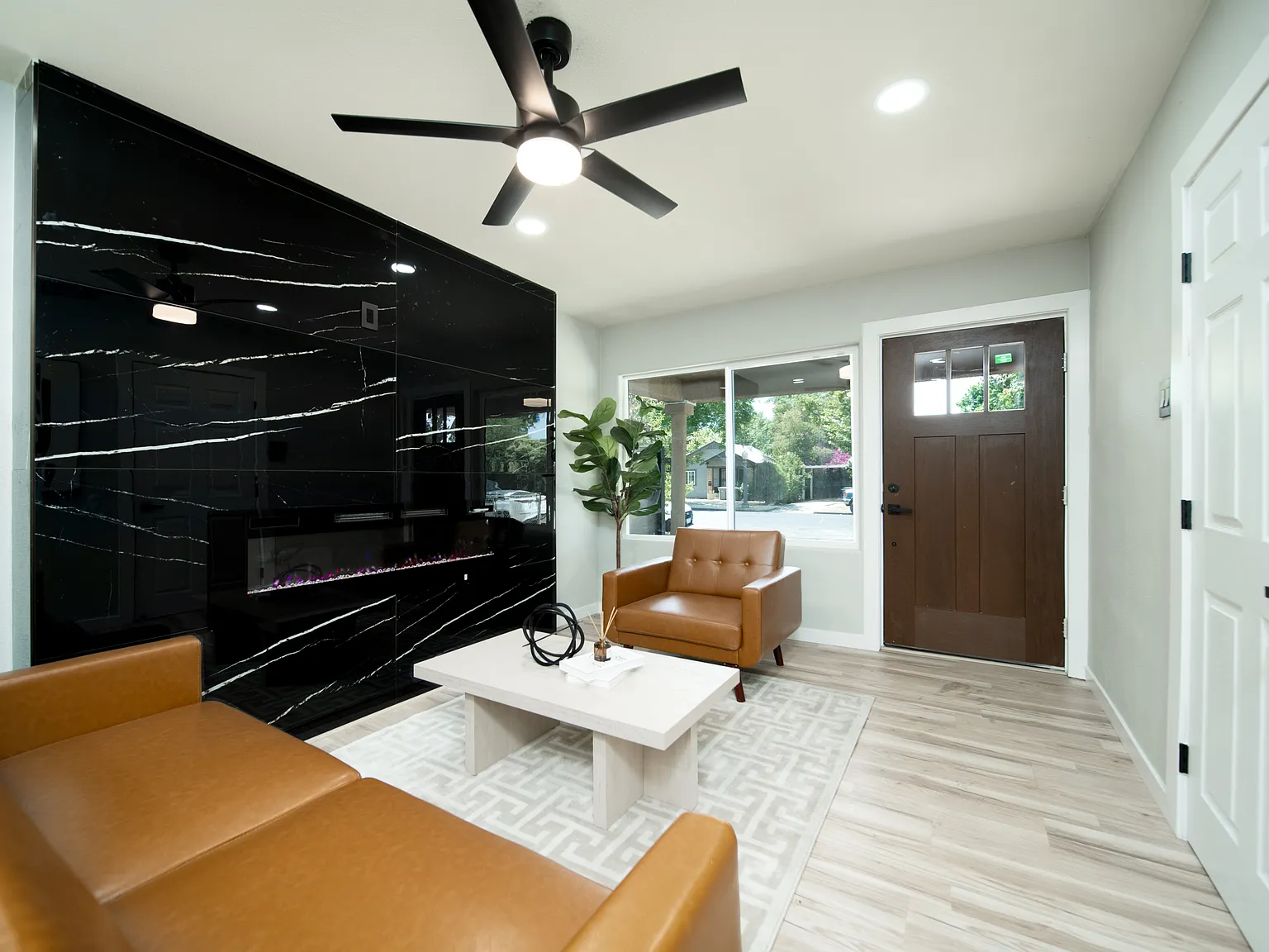 3 bed, 1000 sqft, $2,000 — Photo 2