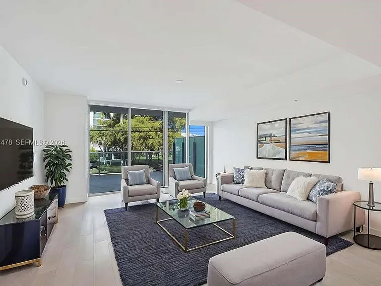 9221 E Bay Harbor Dr #210 — Photo 3