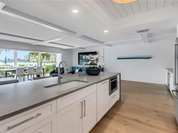 222 Harbour DR #109, NAPLES, FL 34103