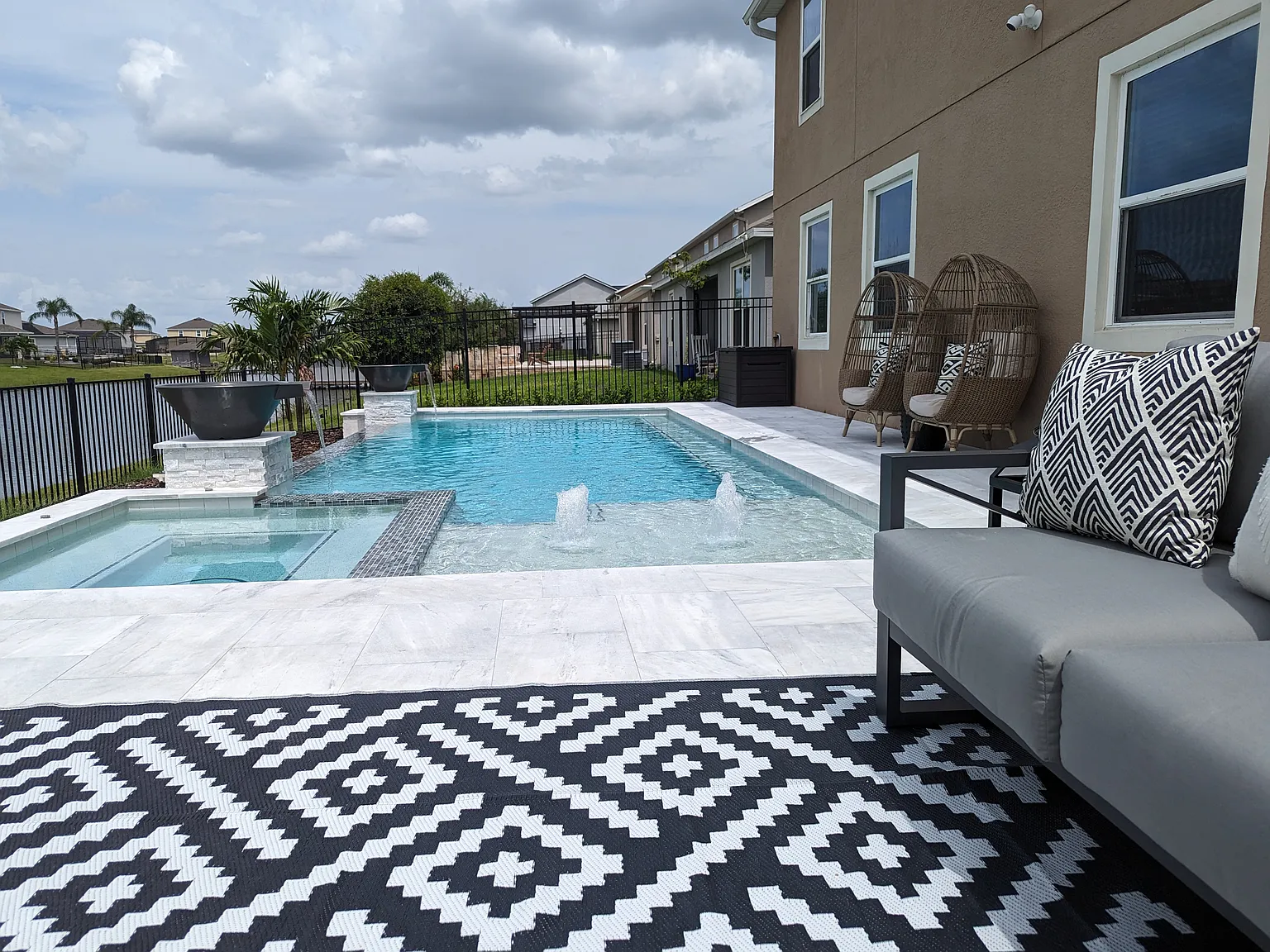 5 bed, 3.5 bath, 4384 sqft, $4,000 — Photo 4