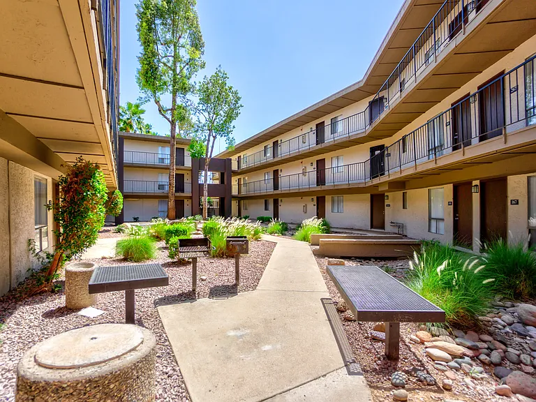 Biltmore on the Lake Apartments