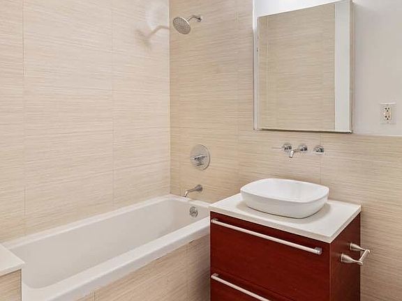 4th image of 127 Meserole St APT 2A