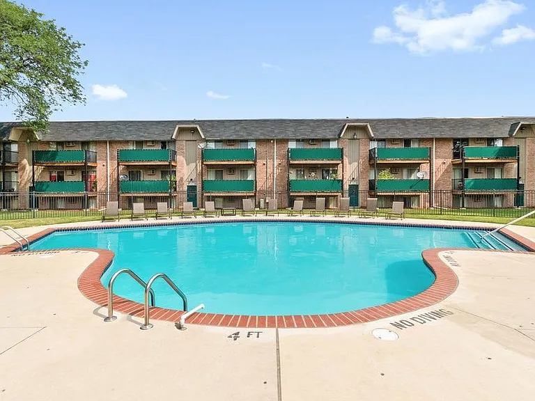 Park Forest Apartments — Photo 14