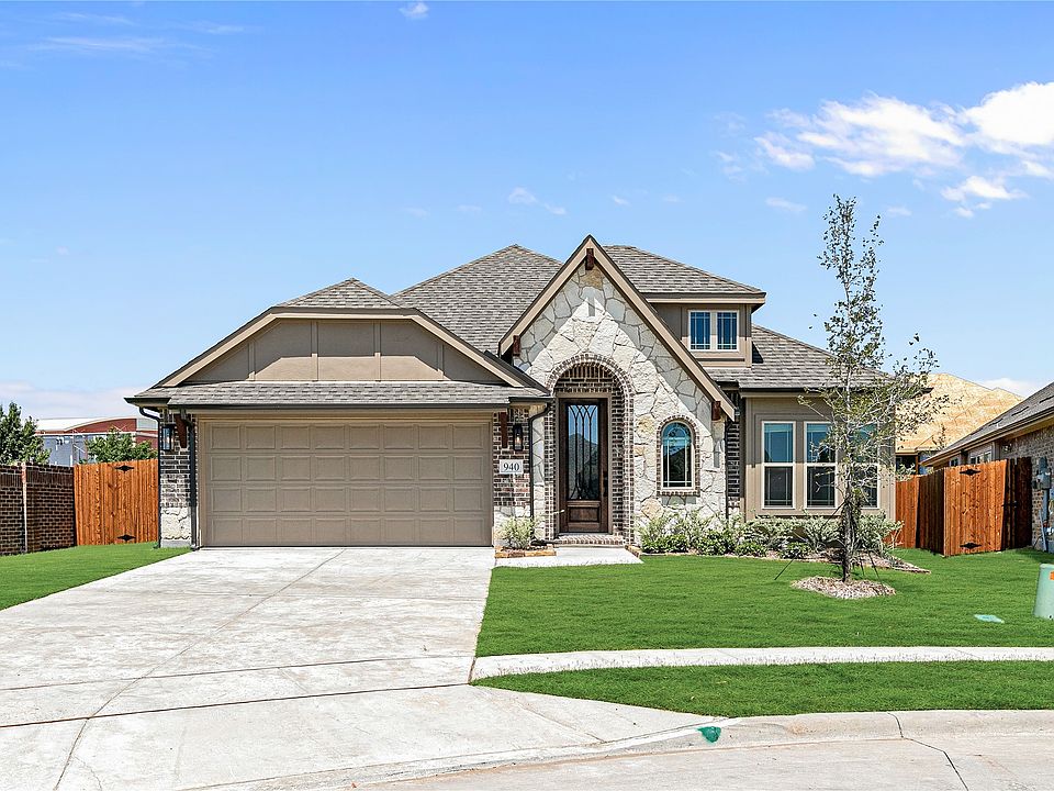 1st image of 940 Forest Glen Dr