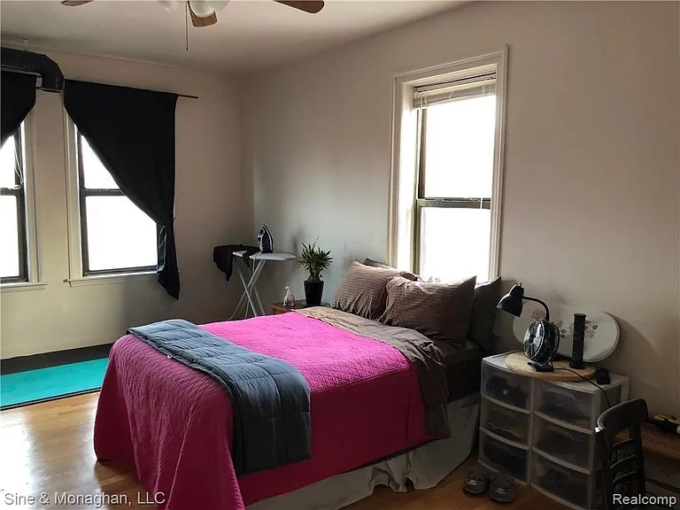 15224 E Jefferson Ave — Photo 10
