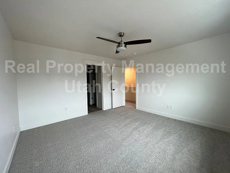 645 E 340 S — Photo 26