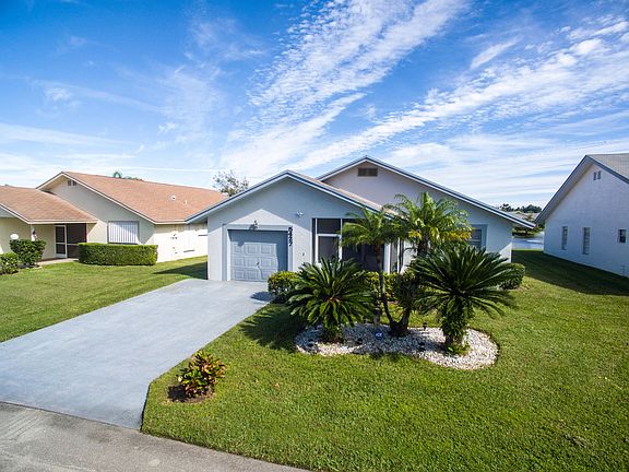 2nd image of 5427 Crystal Anne Dr