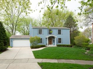 1221 Garden Ct, Naperville, IL 60540