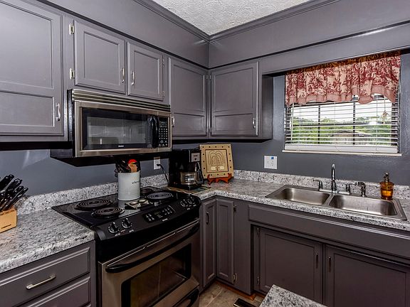 4th image of 1032 Greenwich Dr
