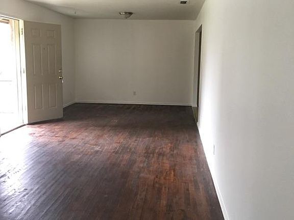 4th image of 1101 Latham Ln