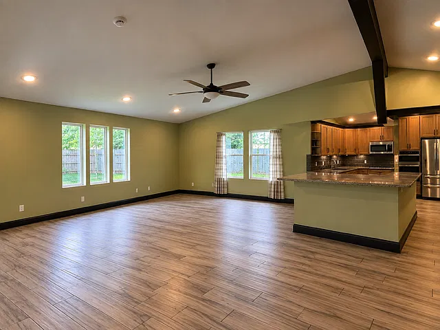 4 bed, 2127 sqft, $3,500 — Photo 2
