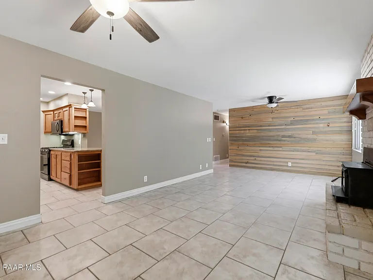 1978 Catalpa Cir — Photo 9