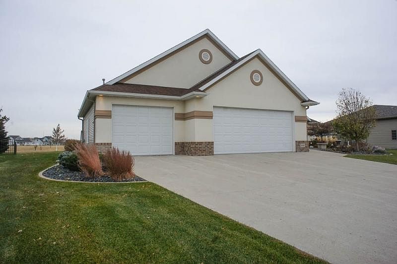 4490 Woodhaven Dr S, Fargo, ND 58104 Zillow