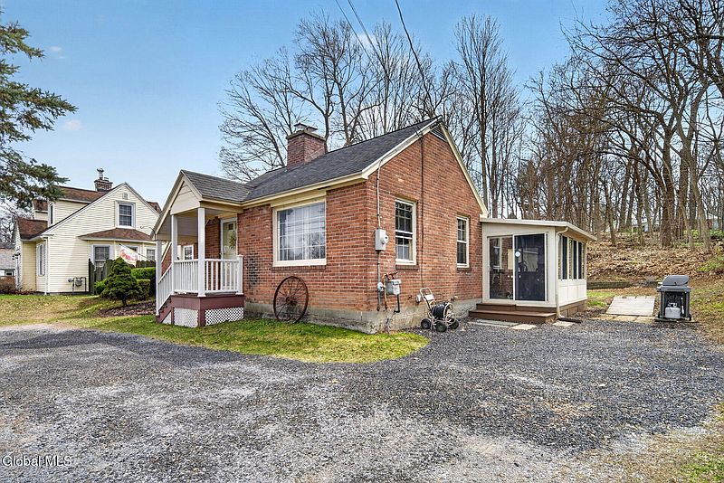 2nd image of 2980 Troy Schenectady Road