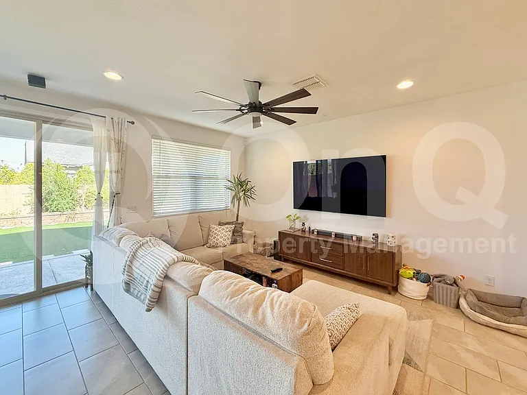 519 S Avocet St — Photo 4