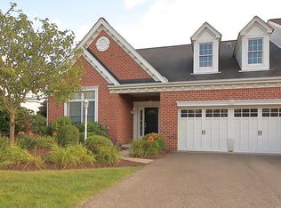 104 Foxchase Dr, Canonsburg, PA 15317