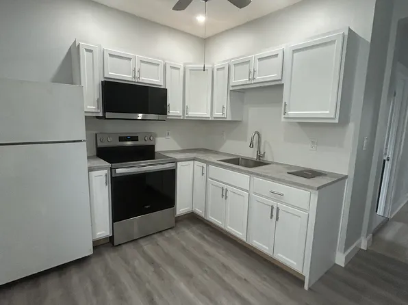 90 Quequechan St #2, Fall River, MA 02723