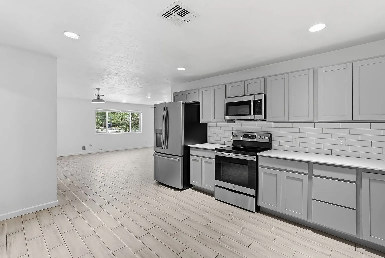 1235 E. Lester St. — Photo 2