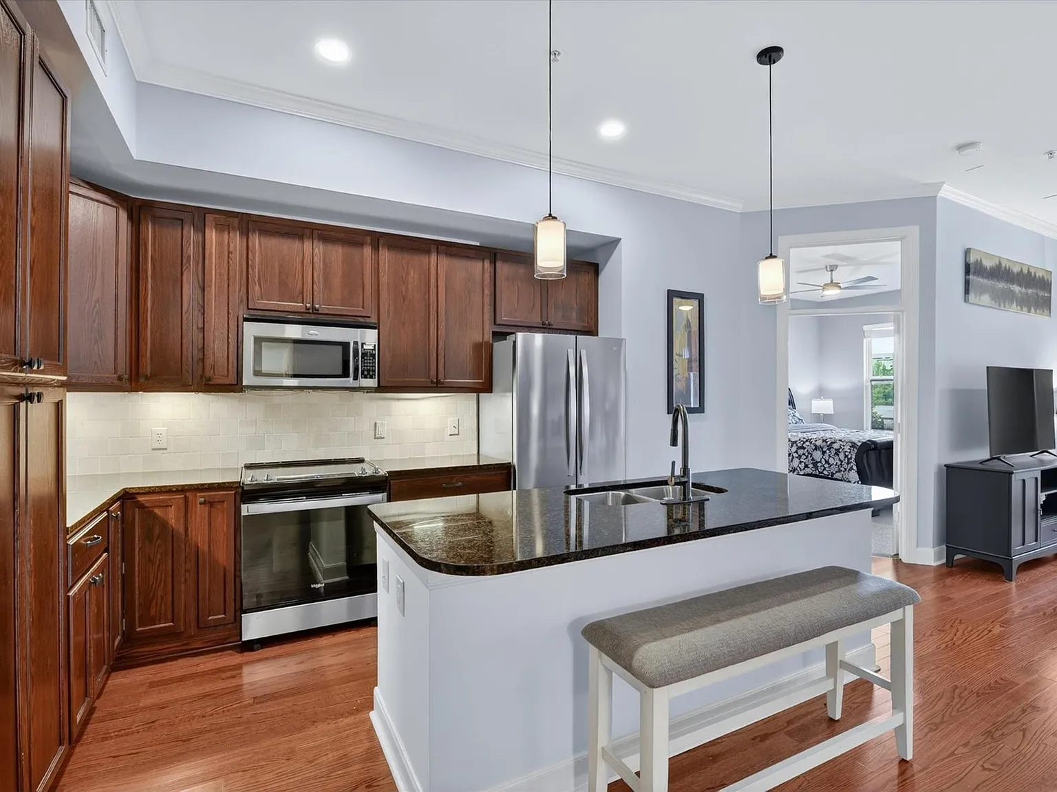 2 bed, 2.0 bath, 1305 sqft, $2,200 — Photo 3