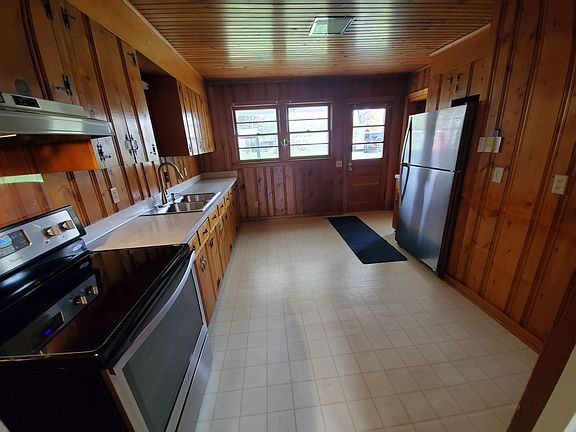 4th image of 1102 Belmont Ave