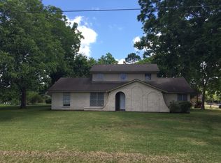 604 E Peach St, Angleton, TX 77515