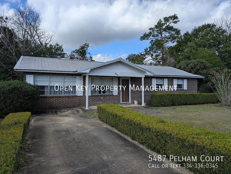 This charming 3 bedroom, 1 bath rental in Graceville, FL., offers comfortable living with beautif... — Photo 2