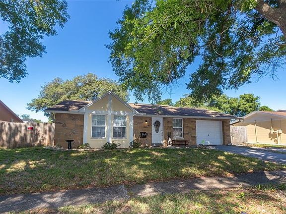 2nd image of 8318 Woodlake Pl