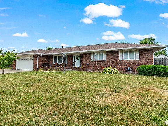 3rd image of 140 Churchill Ln