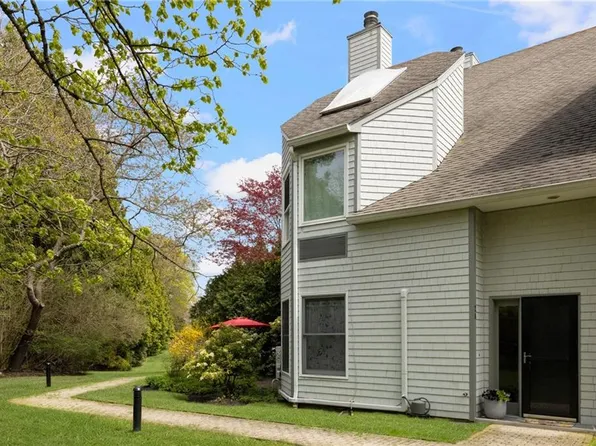 421 Bellevue Ave APT 2A, Newport, RI 02840
