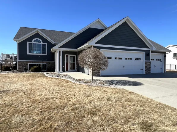 2230 Primrose Dr, Brookings, SD 57006