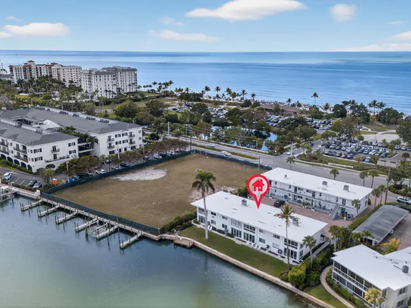 1550 Gulf Shore Blvd N, Naples, FL