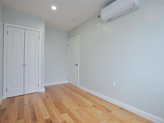 5th image of 915 55th St APT 4B