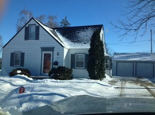 833 Lincoln Dr W, West Bend, WI 53095