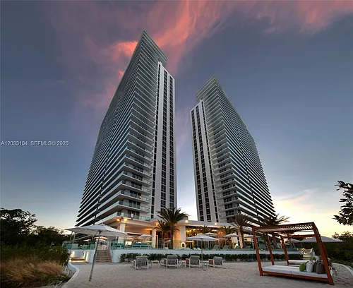 16385 Biscayne Blvd Photo 1