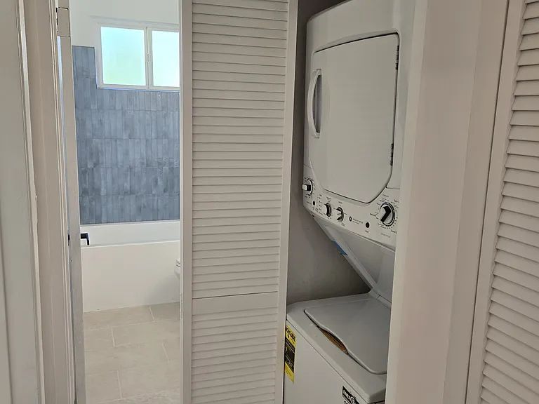 7521 Norton Ave #7 — Photo 14