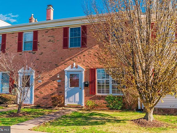 3rd image of 203 Brunswick Ct