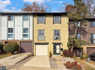 3003 Mission Square Dr, Fairfax, VA 22031