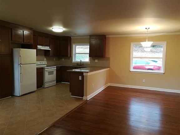 Kitchen / Dining area