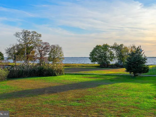 15 Isaacs Dr, Pennsville, NJ 08070