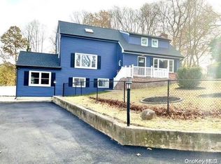 41 Juniper Rd, Kings Park, NY 11754