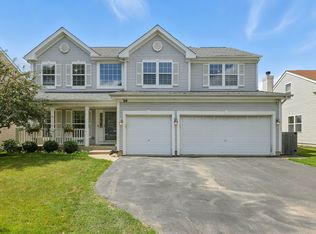 26 N Berkshire Ln, Round Lake, IL 60073