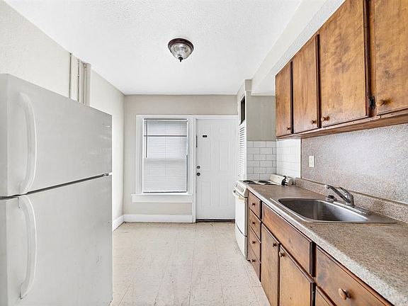 5th image of 826 3rd Ave N APT 36