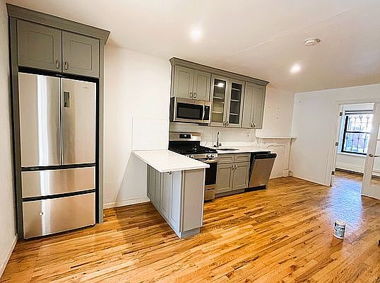 3rd image of 198 Hart St APT 1