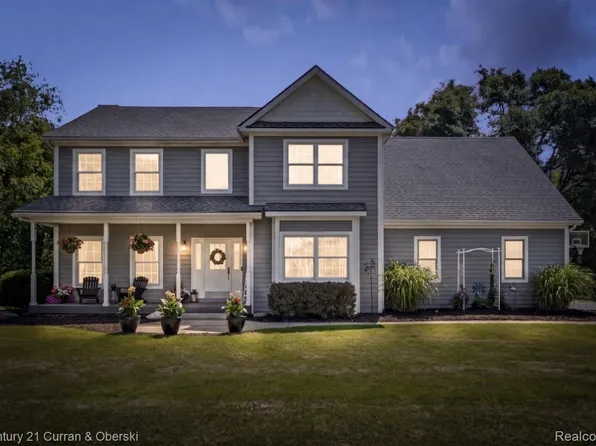 9298 Anacapa Bay Dr, Pinckney, MI 48169