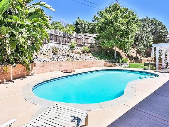 3rd image of 4415 Avocado Blvd